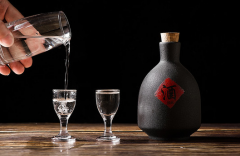 什么样的酒是纯粮食酒呢 如何鉴别纯粮酒和酒精酒
