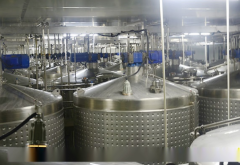 传承百年手工工艺的开远果酒厂 致力于健康饮品