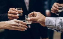 喝白酒要注意什么问题 喝酒之后该怎么缓解